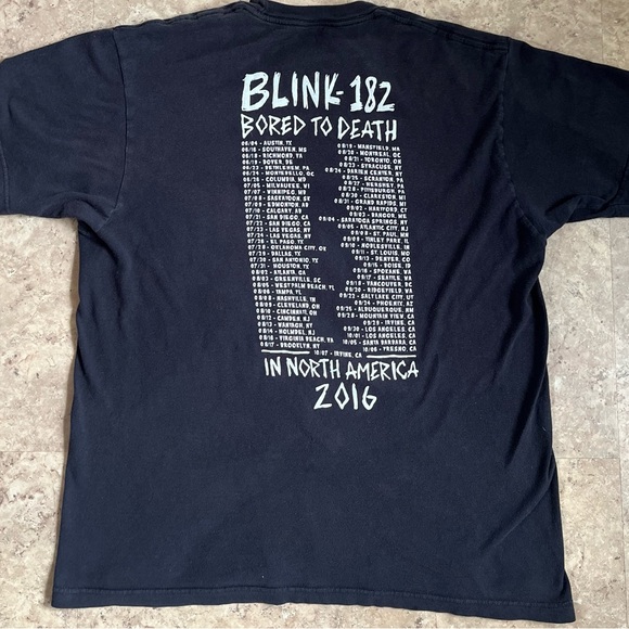 Blink 182 On Tour‎ Bored To Death 2016 Shirt Size Large Short Sleeve Distressed - Picture 8 of 8
